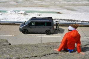 Am Gotthardpass wird es mit dem Camper schon mal kalt - ein Glück hat das Reisemobil eine Standheizung!